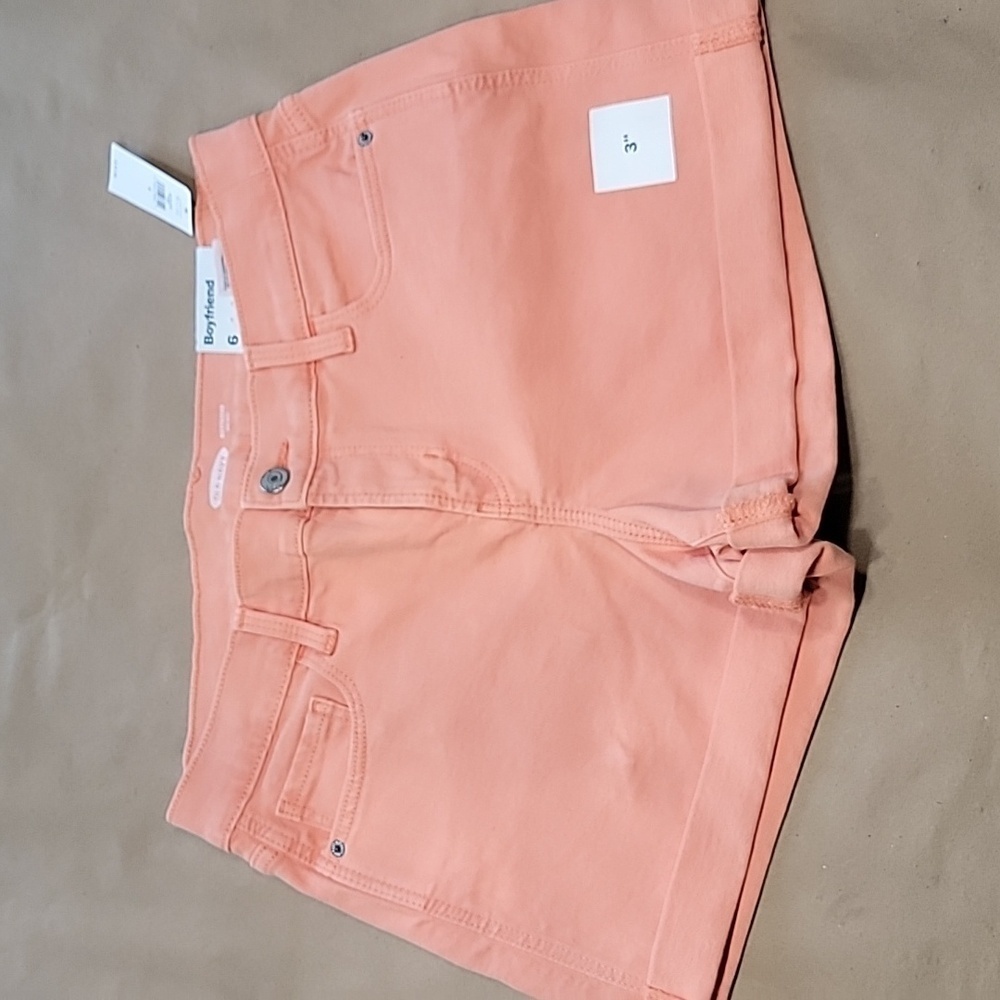Old Navy Size 6 Cantaloupe Colored Boyfriend Shorts, Cuffed Hem, NEW with Tag